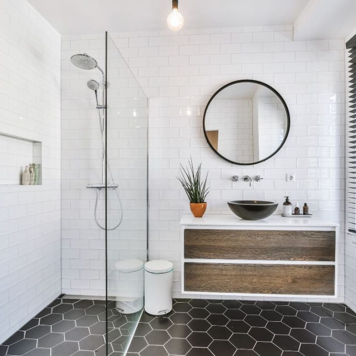 10 Ways to Make a Small Bathroom Look Bigger with Tiles