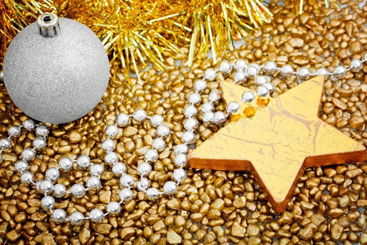 Gold background with a gold star and silver bauble