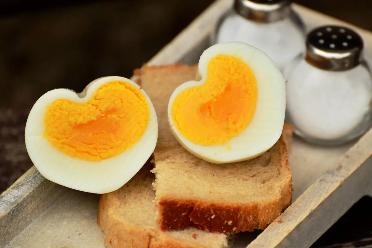 Two boiled eggs with wholemeal toast