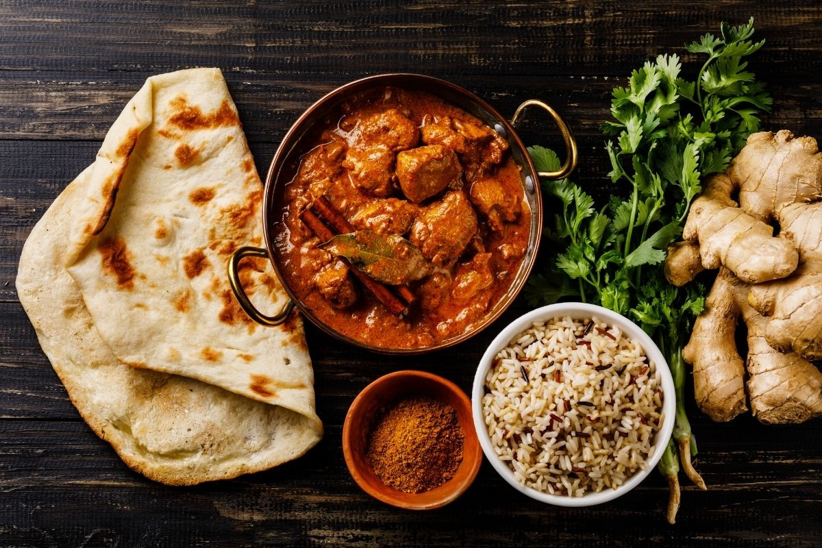 Chicken curry with rice and naan bread