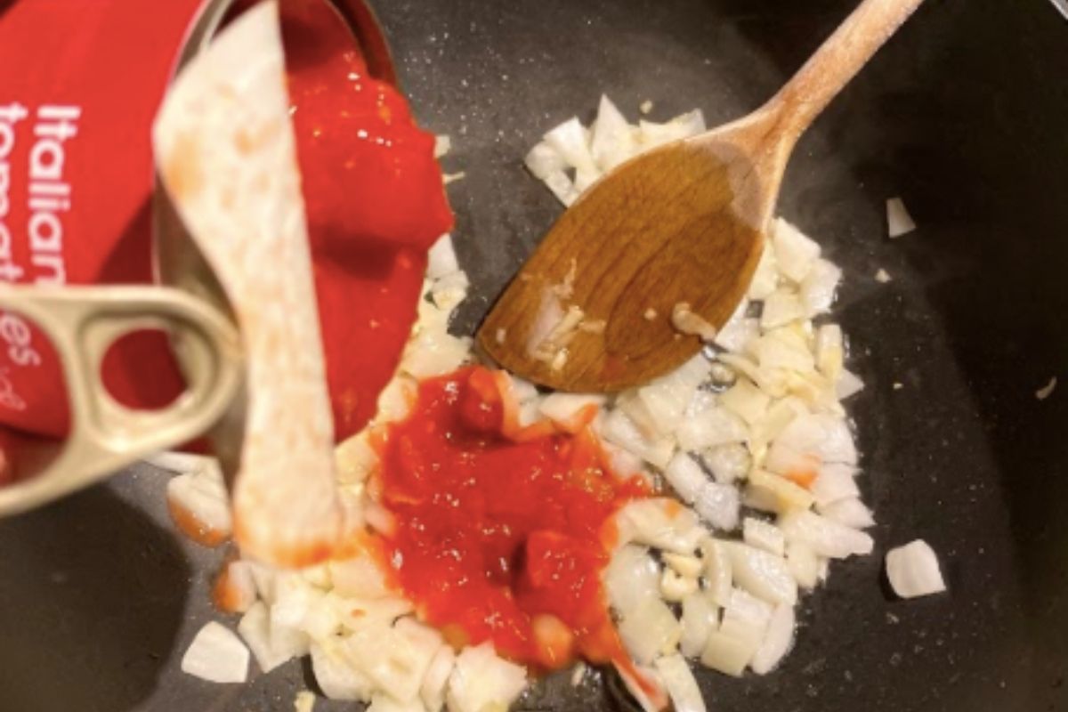 Onions, garlic and tomatoes tinned