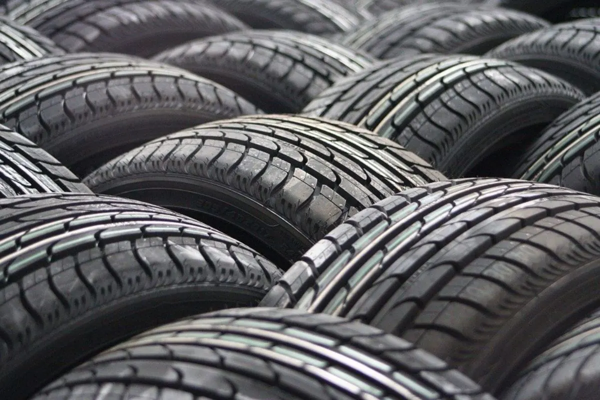 Car tyres bunches together