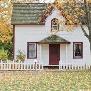 Country house that is white