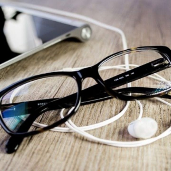 6 Benefits Of Using Blue Light-Blocking Glasses