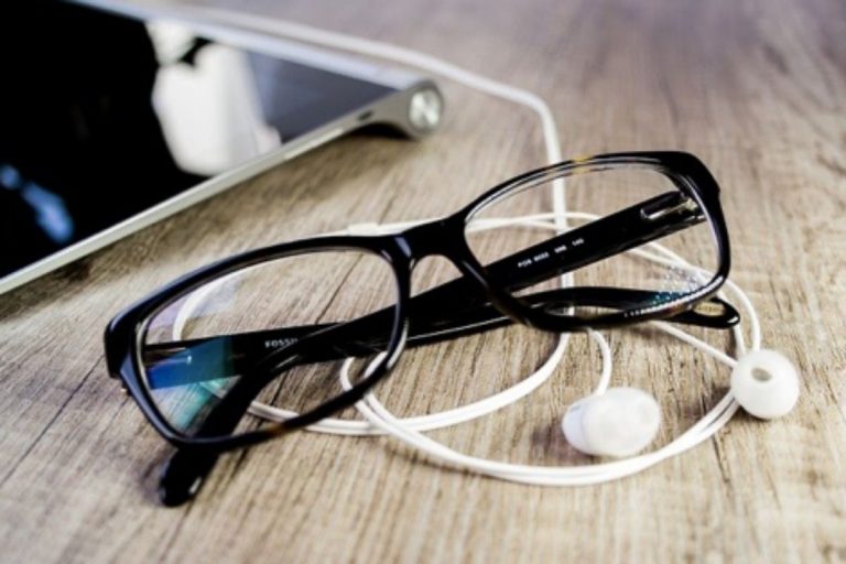 6 Benefits Of Using Blue Light-Blocking Glasses