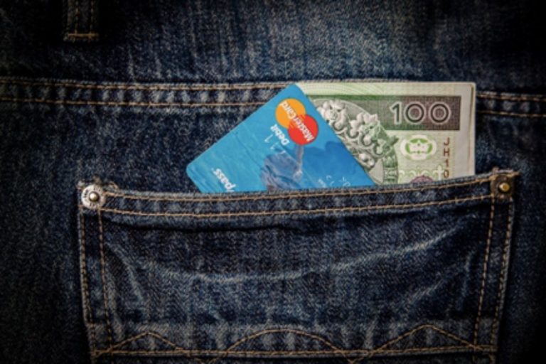 Can You Earn Rewards By Using Your Credit Card? Find Out Here