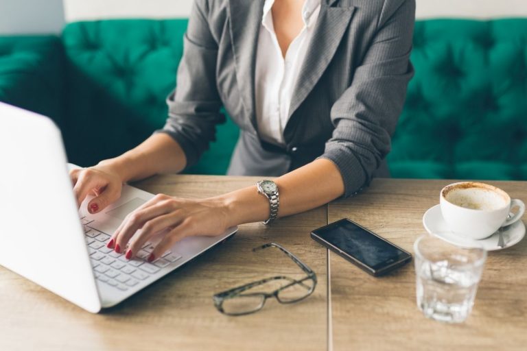 Financial Advisor Vs Broker – Differences and Importance