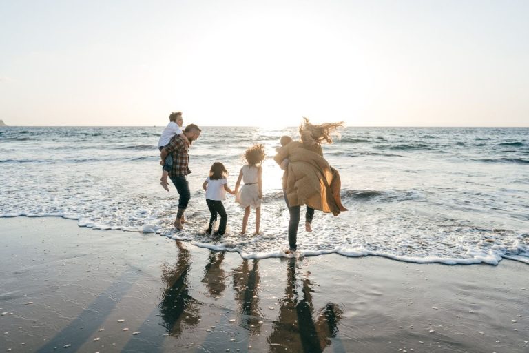 How To See New Places on a Shoestring Budget