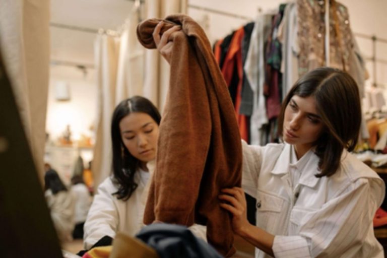 How to Buy Branded Clothes on a Budget in the Season?