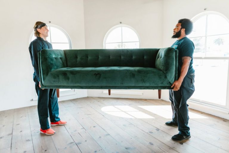 How to Choose the Right International Moving Company