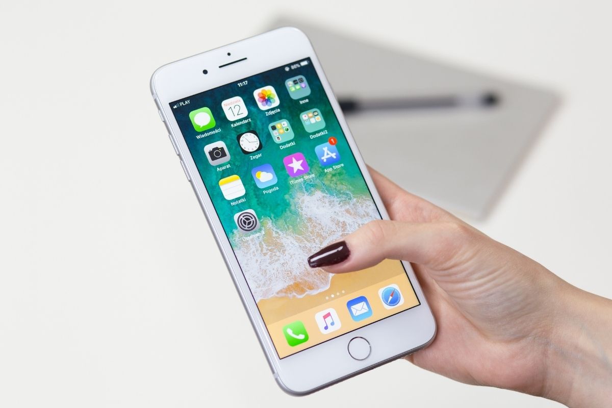 Lady hand holding a phone