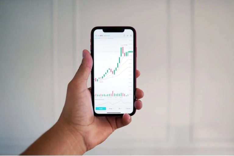 The Savvy Investor’s Guide: Easy Long-Term Investment Ideas For Your First Financial Voyage