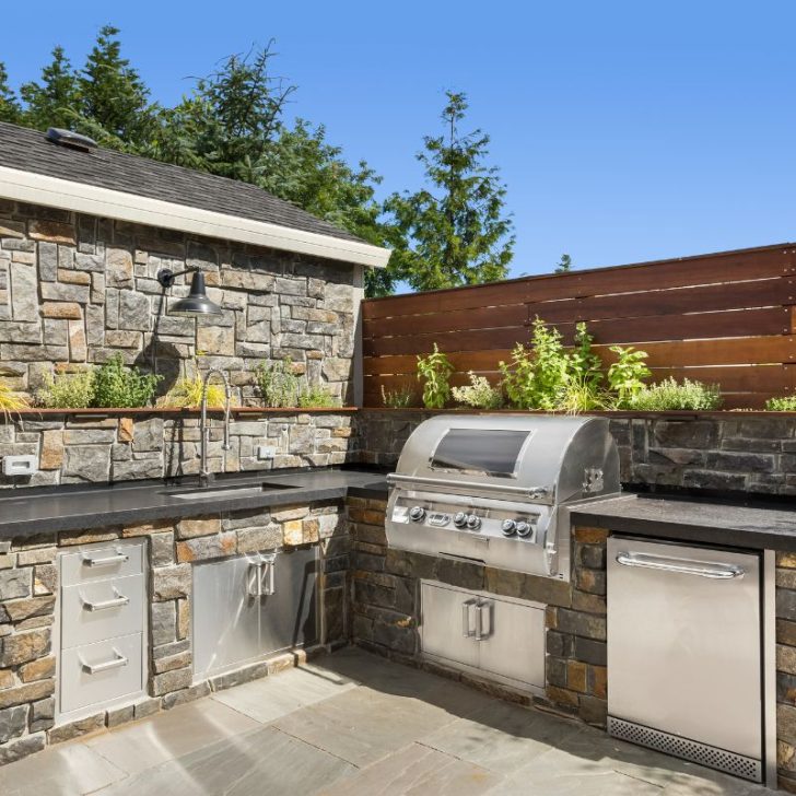 Transform Your Backyard: Outdoor Kitchen Ideas to Attract Buyers