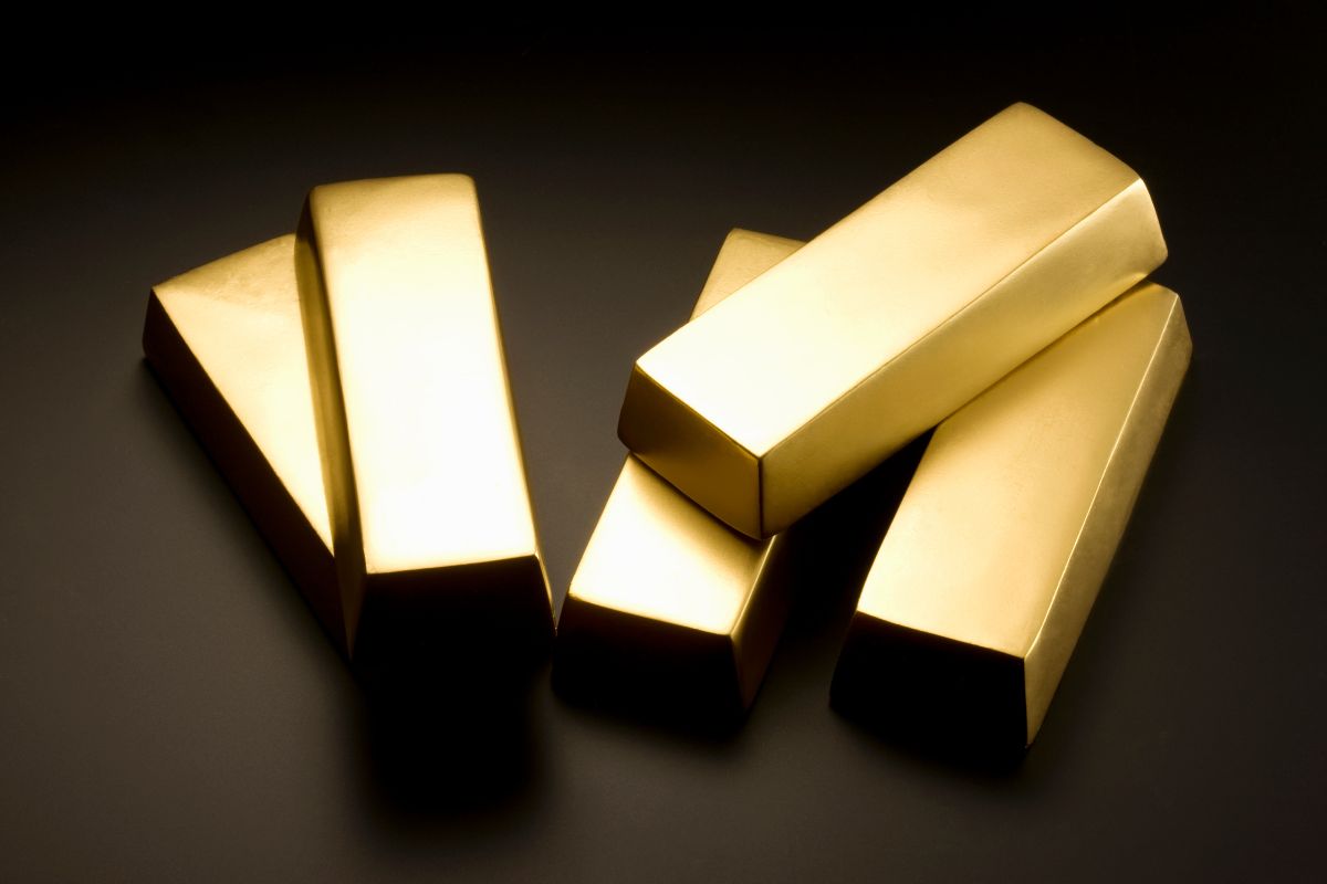 Why-Should-You-Invest-In-Gold-Bullion.jpg