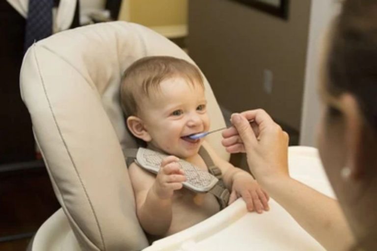 Your Baby Started Eating Solids? Here’s What Is Good And Bad For Them